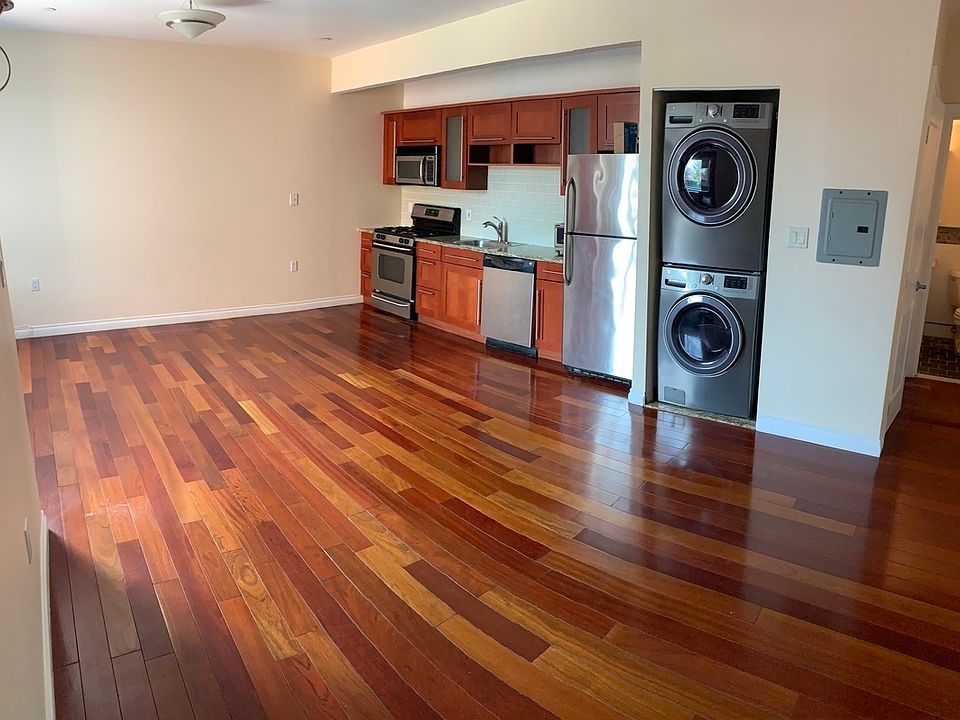 1st image of 3085 Vernon Blvd APT 2L
