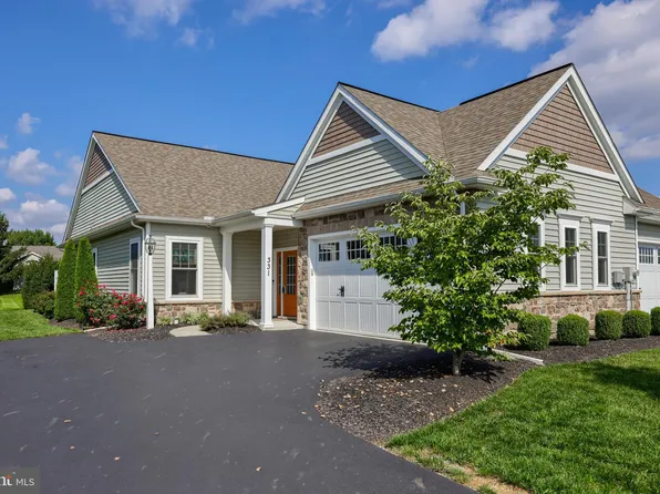 331 Pin Oak Dr, Lititz, PA 17543