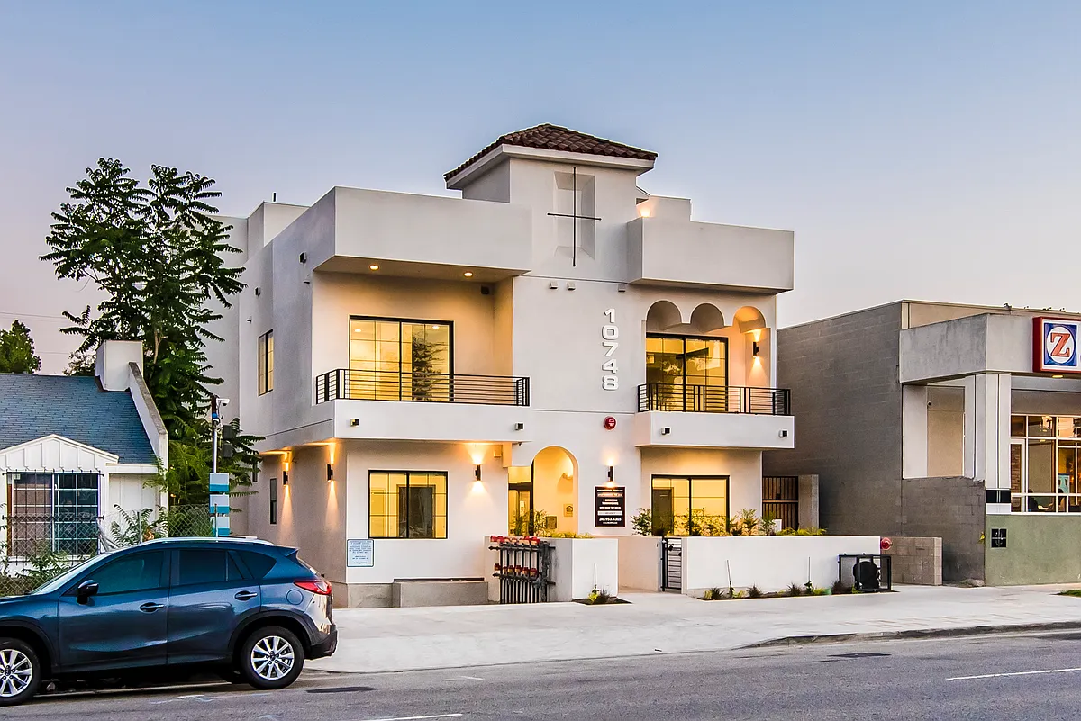 Building Photo - 10746 Riverside Dr #7