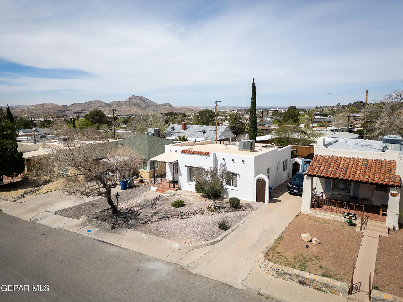 4 bed, 1.0 bath, 1128 sqft, $2,200 — Photo 2