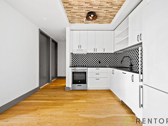 4th image of 340 Evergreen Ave #304