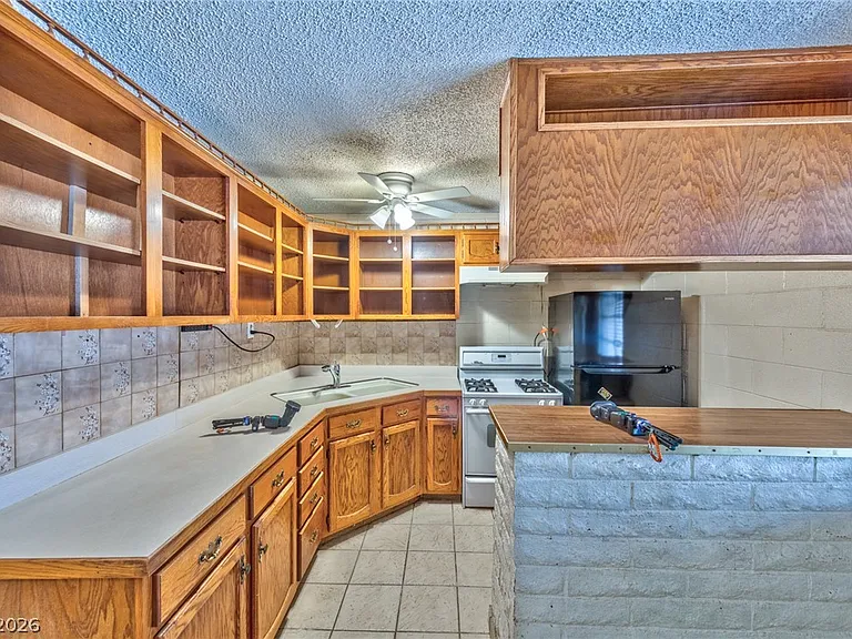 1816 Merze Ave — Photo 6