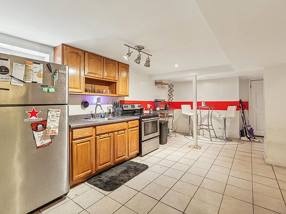 5th image of 426-428 3rd Ave W