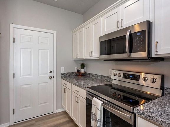 4th image of 242 NW Greenway Pl
