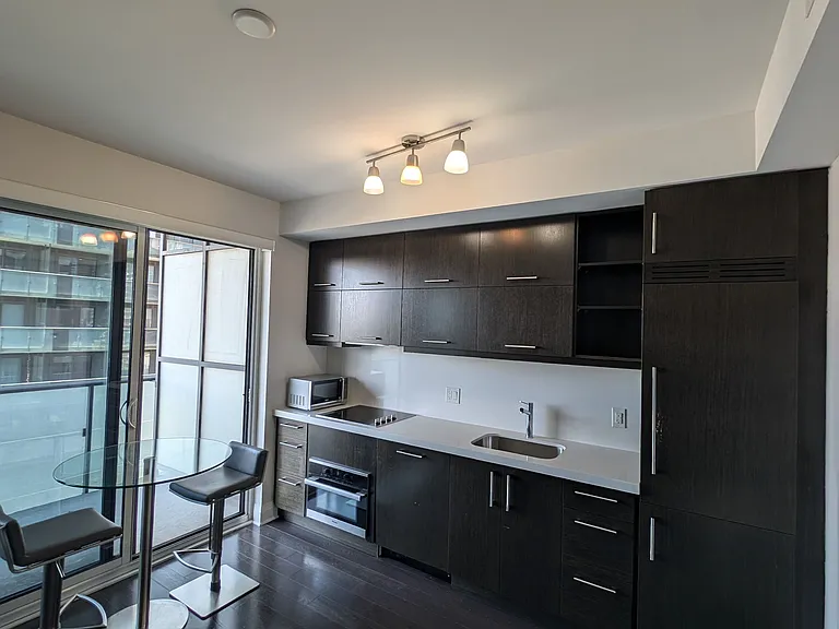 1080 Bay St #907 — Photo 22