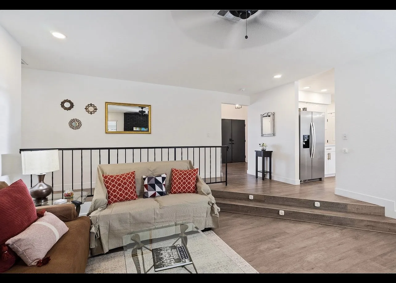 4 bed, 2.0 bath, 2520 sqft, $3,400 — Photo 4