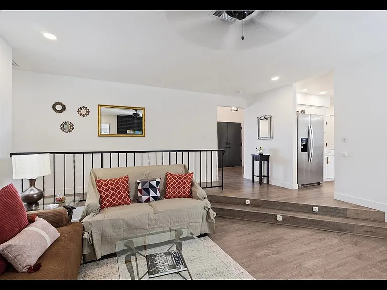 712 Glen Abbey Cir — Photo 4