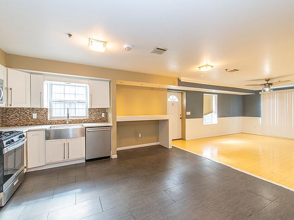 3rd image of 279 Orange St Floor 1