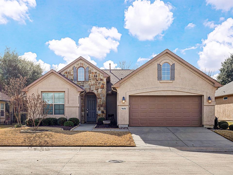 1st image of 9601 Ravenwood Dr