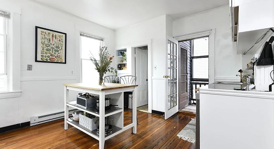 1st image of 195 Hampshire St #2