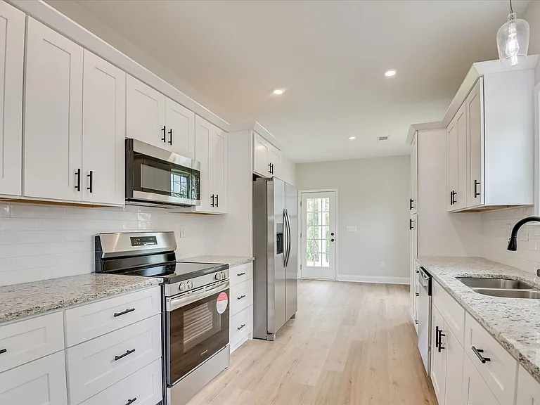 410 Williams St — Photo 9