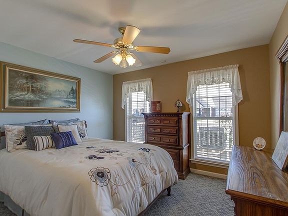 4th image of 526 Forest Glen Cir