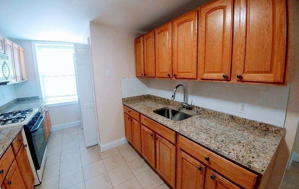 2nd image of 114 President St #G