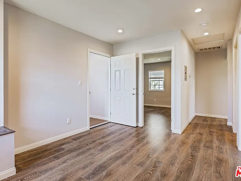 1112 Ocean Park Blvd #D — Photo 8
