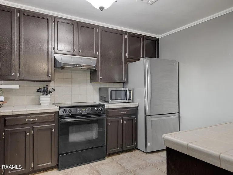 110 Village Green Dr — Photo 16