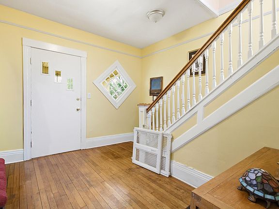 3rd image of 574 Woodland St