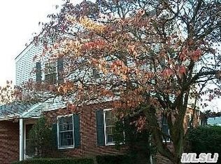 156 Meadow St, Garden City, NY 11530