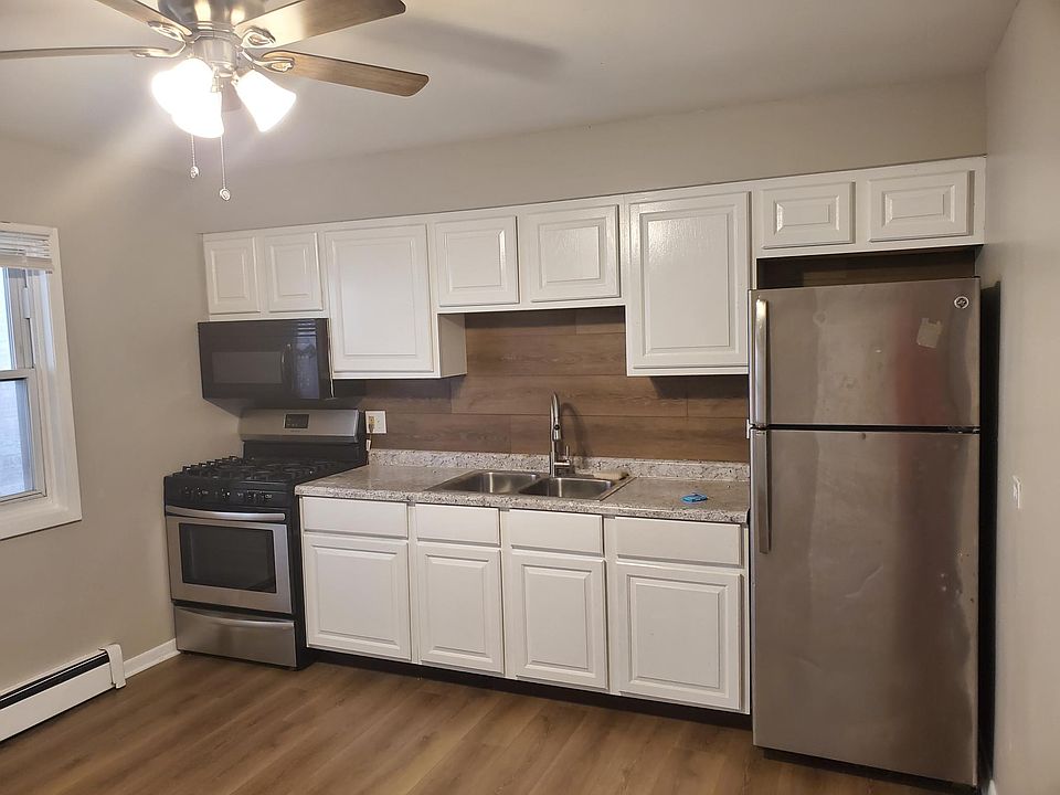 1st image of 3500 Warren Ave #3
