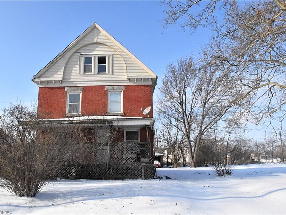 1st image of 210 W 13th St