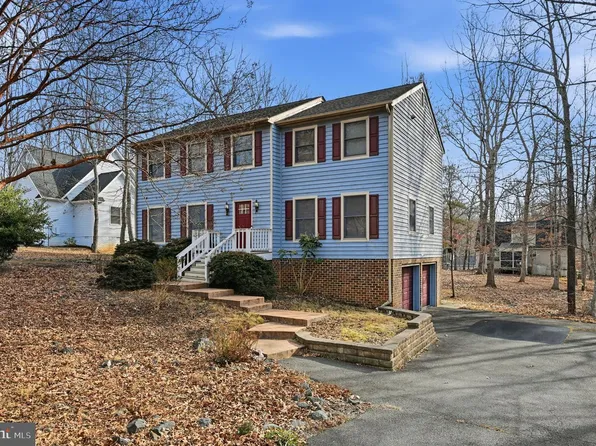 25 Woodlawn Dr, Palmyra, VA 22963