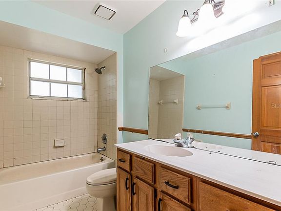 4th image of 837 Sylvia Dr