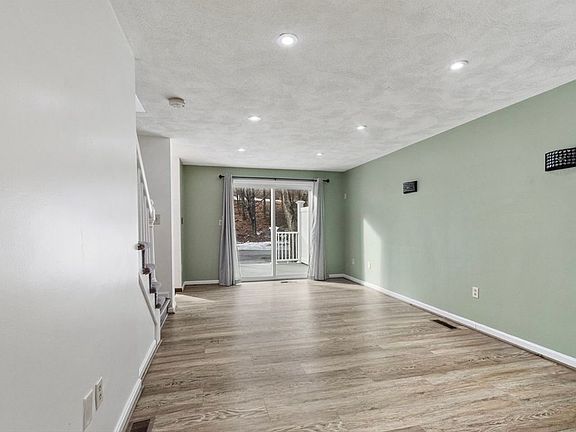 3rd image of 103B Pondview Pl #103B