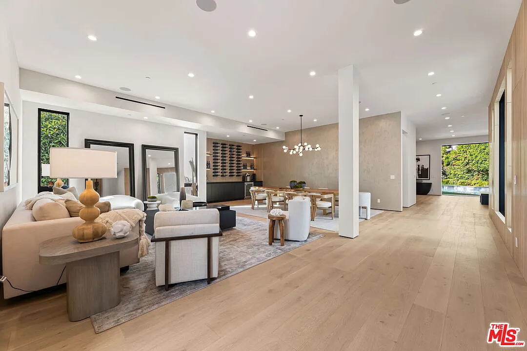 6 bed, 9.0 bath, 8986 sqft, $59,000 — Photo 4