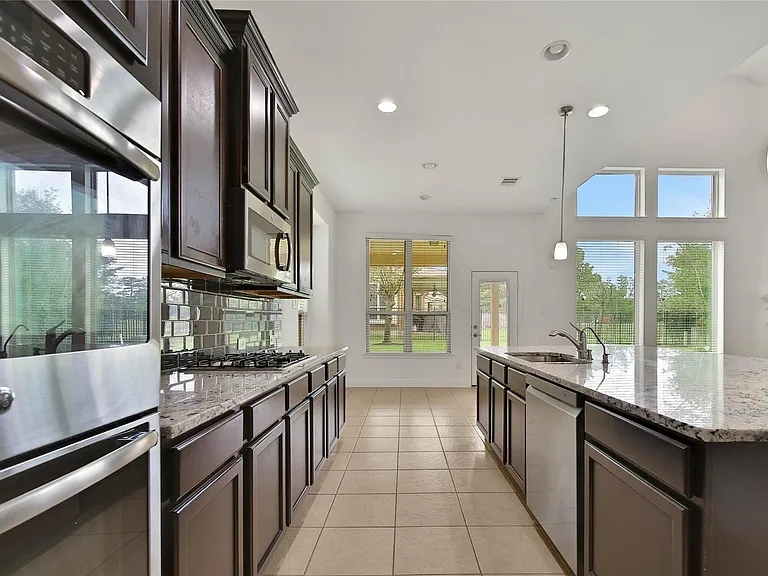 27 Waterfall Way — Photo 8
