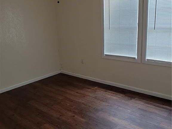 3rd image of 410 E Verbina St