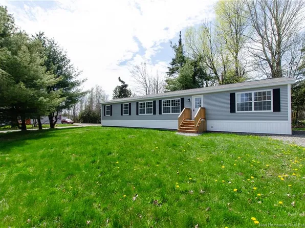 11 Willowgrove St, Moncton, NB E1H 3C2