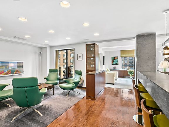 2nd image of 43 W 61st St APT 22L