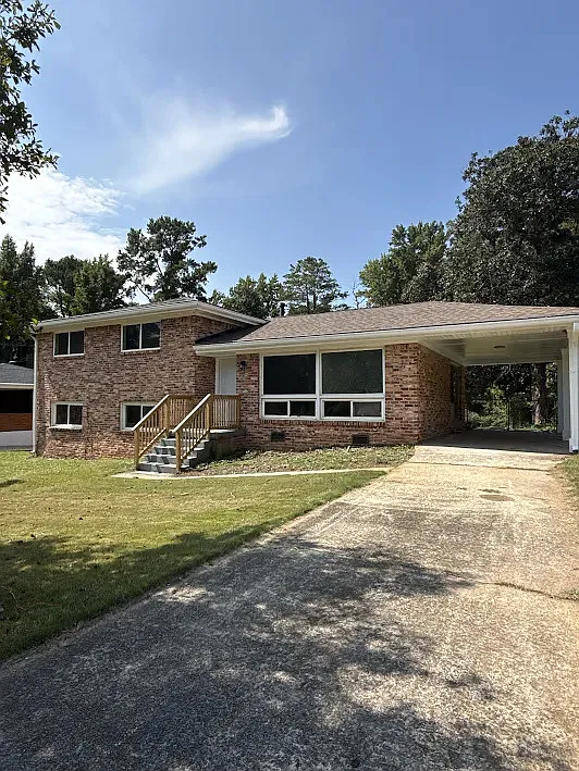 2379 Miriam Ln