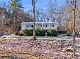 15 Green Meadow Ln, Bedford, NH 03110