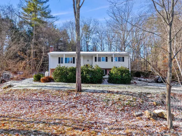 15 Green Meadow Lane, Bedford, NH 03110