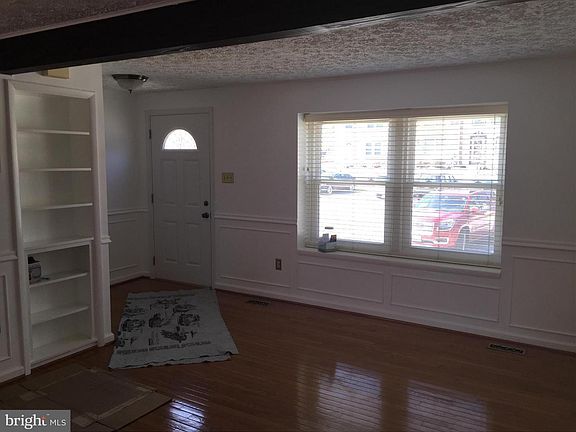 3rd image of 9208 Redbridge Ct