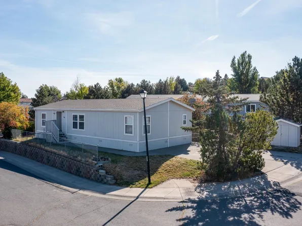 255 NW Golden Hills Dr Spc 59, Pullman, WA 99163