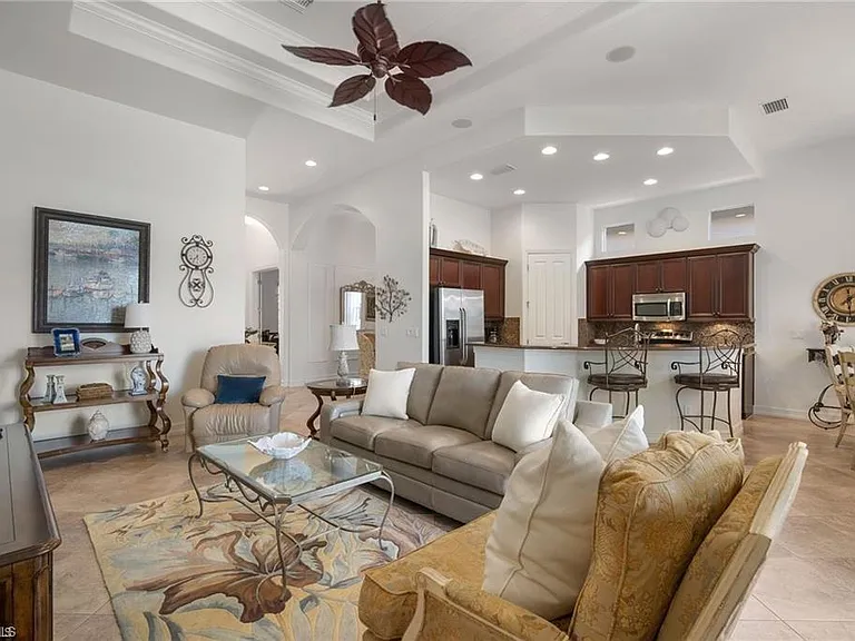 6476 Caldecott Dr — Photo 4