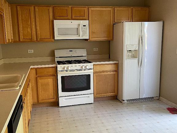 4th image of 2571 Canyon Dr