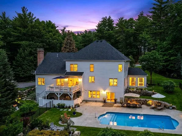 15 Strafford Lane, Bedford, NH 03110