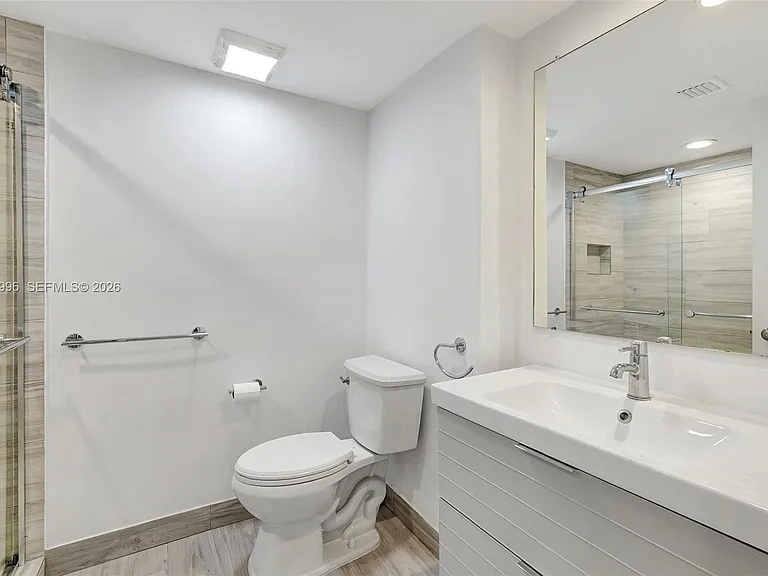 1000 Island Blvd #707 — Photo 38