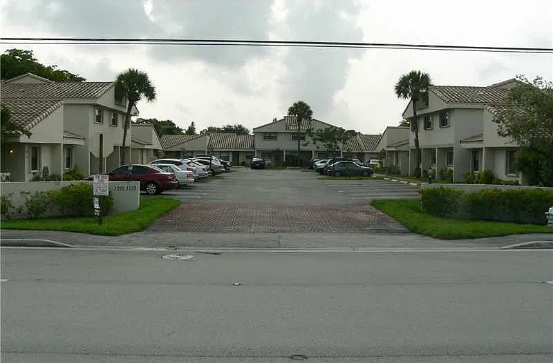 2 bed, 2.0 bath, 980 sqft, $1,950 — Photo 3
