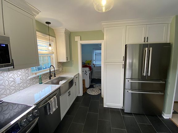 5th image of 525 Cedarbrooke Ln