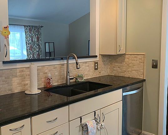 3rd image of 6802 Westview Dr