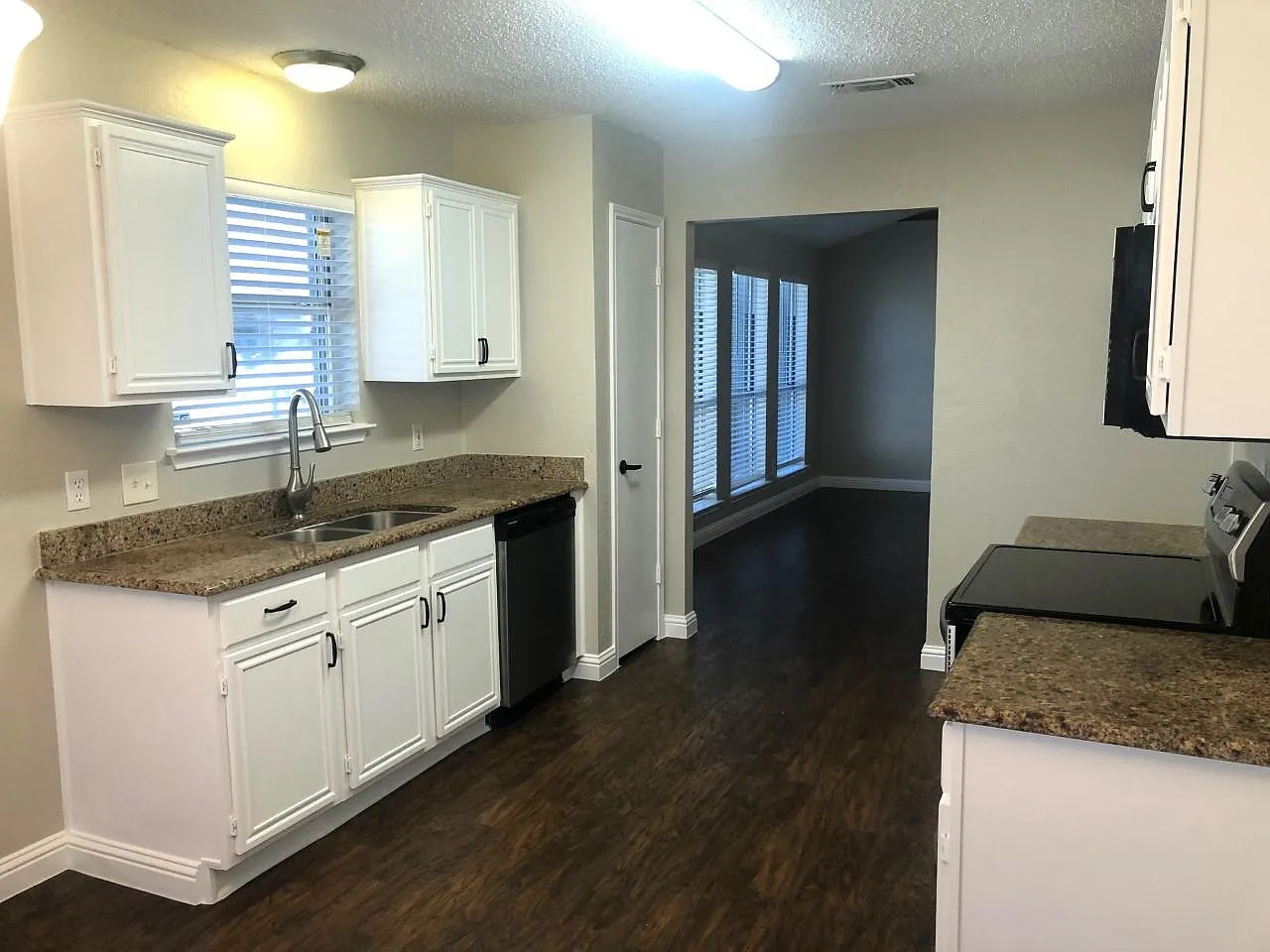3 bed, 1344 sqft, $2,200 — Photo 3