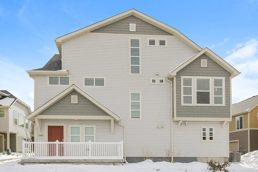 4 bed, 3.0 bath, 1595 sqft, $3,200 — Photo 1