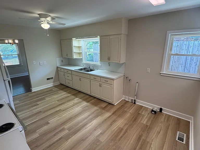 521 Vista Dr — Photo 6