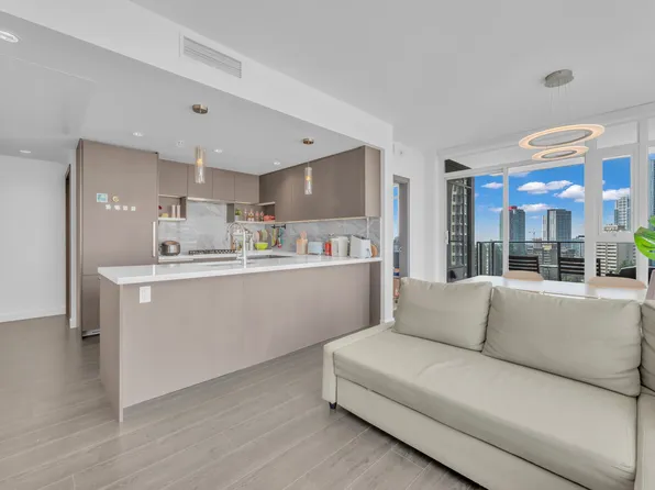 6538 Nelson Ave #2007, Burnaby, BC V5H 0G5