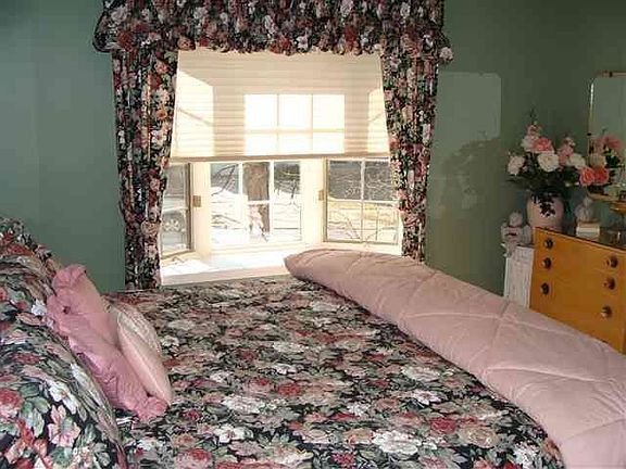 3rd image of 1403 Hollycrest Dr