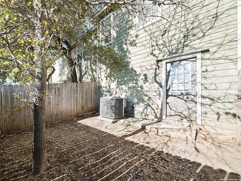 6410 Summit Oak #4 — Photo 16