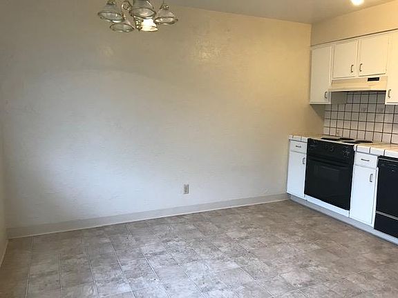 3rd image of 3844 Moorpark Ave APT 3